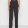Vero Moda TallVMSANDY STRAIGHT PANT - Chinos - Black
