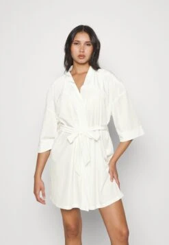 ONLYONLGINA BRIDESMAID - Morgonrock - Cloud Dancer -Henry Tiger Butik 0b3179363a604697ba1d089d7f4e2167