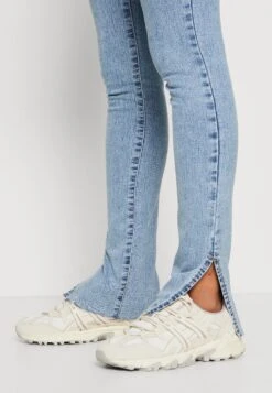 PiecesPCPEGGY SKINNY SLIT JEANS - Jeans Skinny Fit - Light Blue Denim -Henry Tiger Butik 0b854680127e4e70a53f49f5b5c97e1a