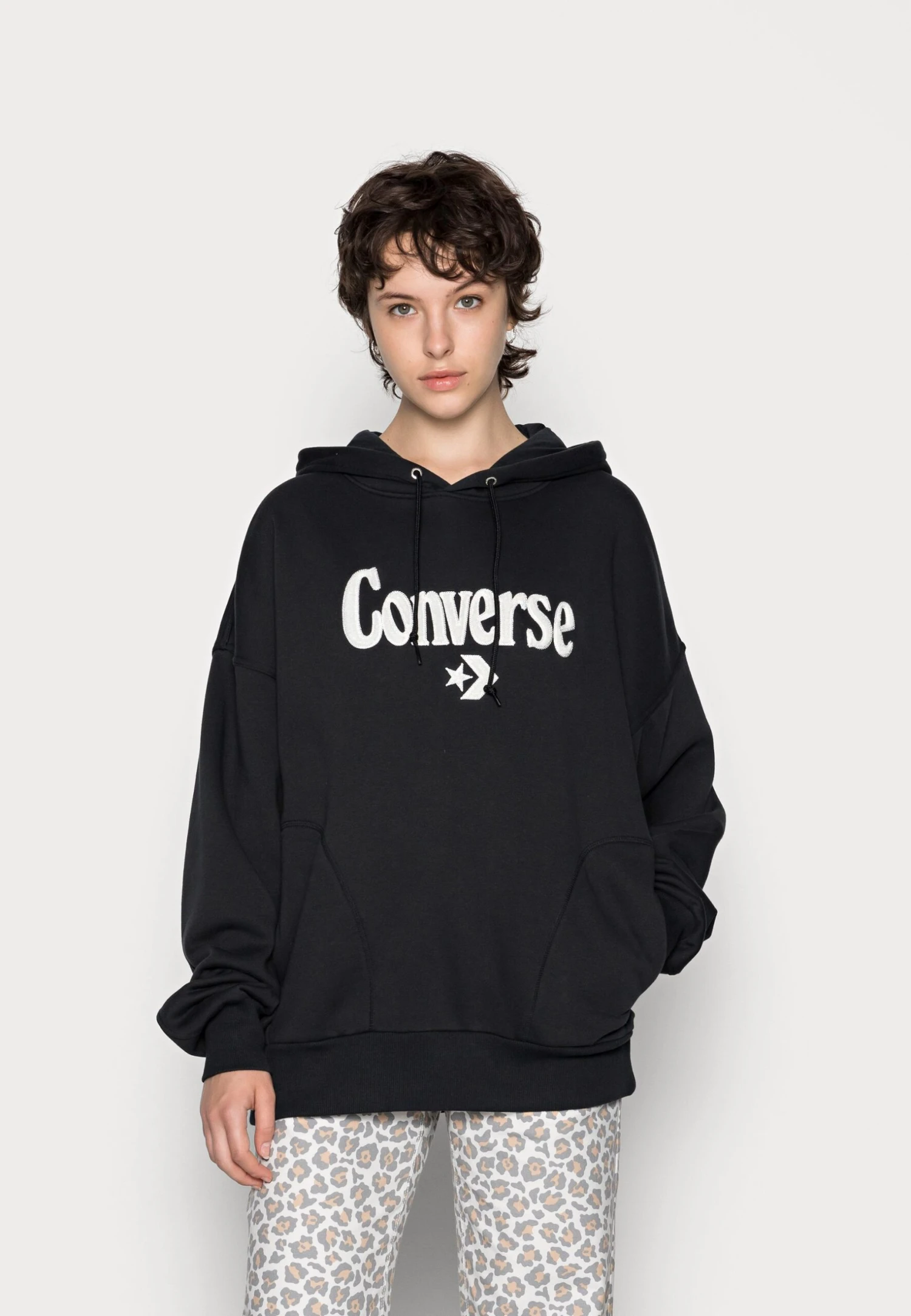 ConverseOVERSIZED HOODIE - Sweatshirt - Converse Black 3 ConverseOVERSIZED HOODIE - Sweatshirt - Converse Black
