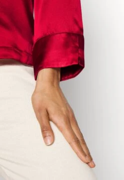 EtamPEARLY - Nattlinne - Red -Henry Tiger Butik 14655a4a17ad42df9a75fcedfaad8e17