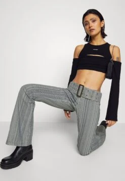 Jaded LondonLOW RISE BELT DETAIL IN HICKORY STRIPE - Jeans Bootcut - Multi -Henry Tiger Butik 174625f3385142fab8660707535e589a