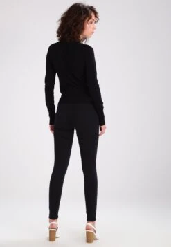 Noisy MayNMELLA SUPER - Jeans Skinny Fit - Black 10 Noisy MayNMELLA SUPER - Jeans Skinny Fit - Black -Henry Tiger Butik 1cd5d2809a74458fa56f00553b2c6de5