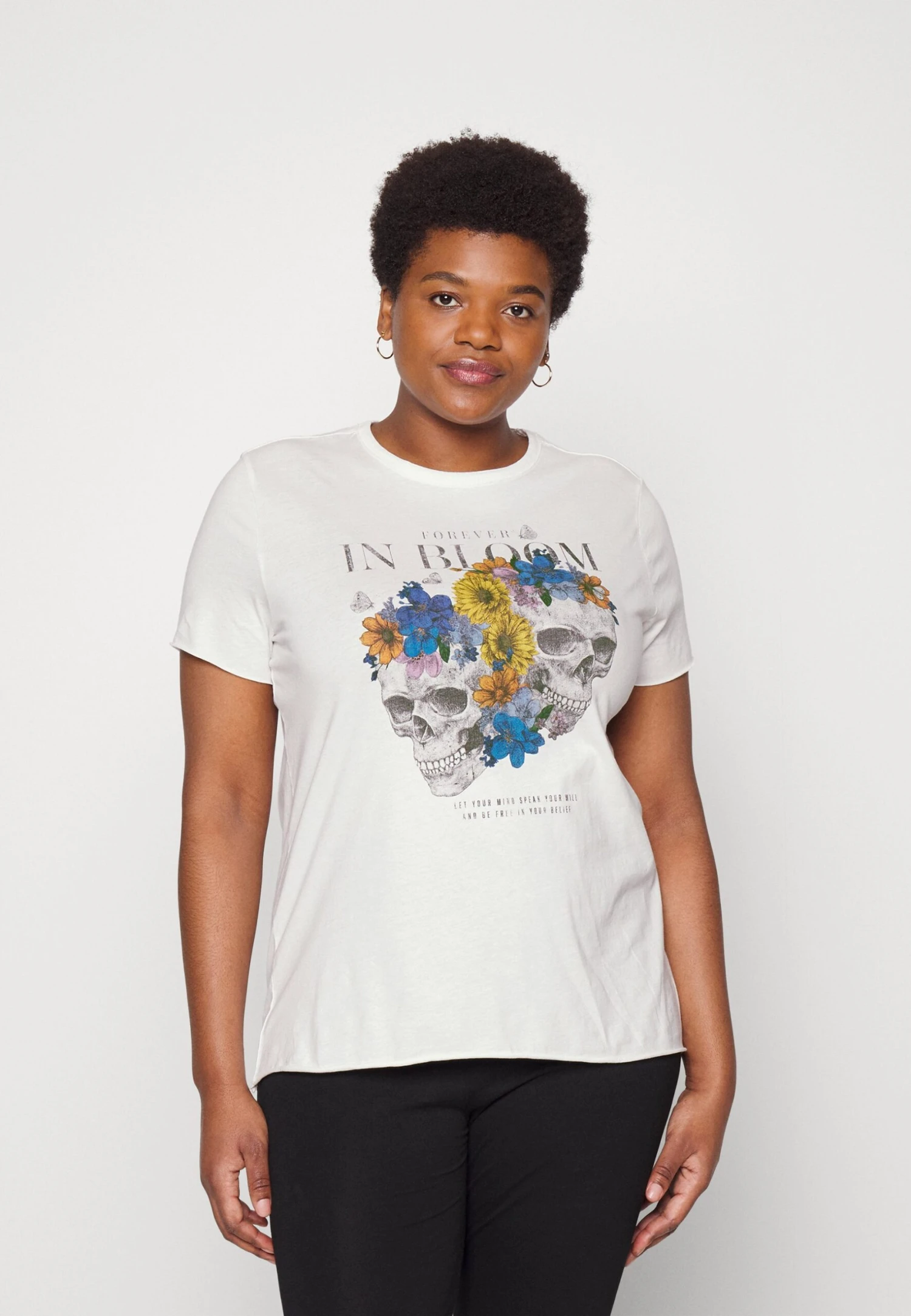 ONLY CurveONCLILI SKULL - T-shirt Med Print - Cloud Dancer Skull 3 ONLY CurveONCLILI SKULL - T-shirt Med Print - Cloud Dancer Skull
