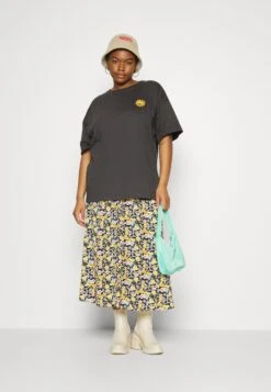 Even&Odd CurvyT-shirt Med Print - Anthrazit -Henry Tiger Butik 27b8c8e591ea47e793f18011cdc222a8