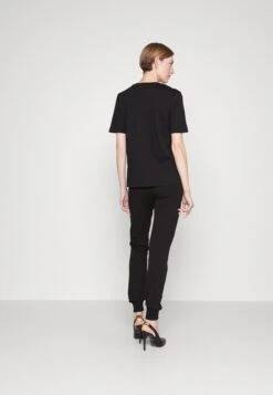 Love MoschinoT-shirt Med Print - Black -Henry Tiger Butik 2bc22afb07134e8aa8b25bcb8f62b9da