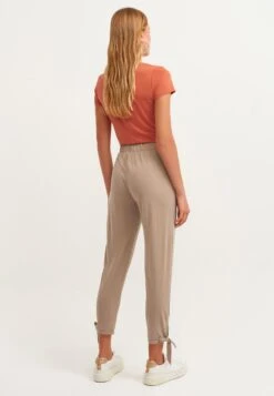 OXXOMODAL QUALITÄT - Träningsbyxor - Silver Mink 8 OXXOMODAL QUALITÄT - Träningsbyxor - Silver Mink -Henry Tiger Butik 43749cb40f794cc49c09a6ff3693b515