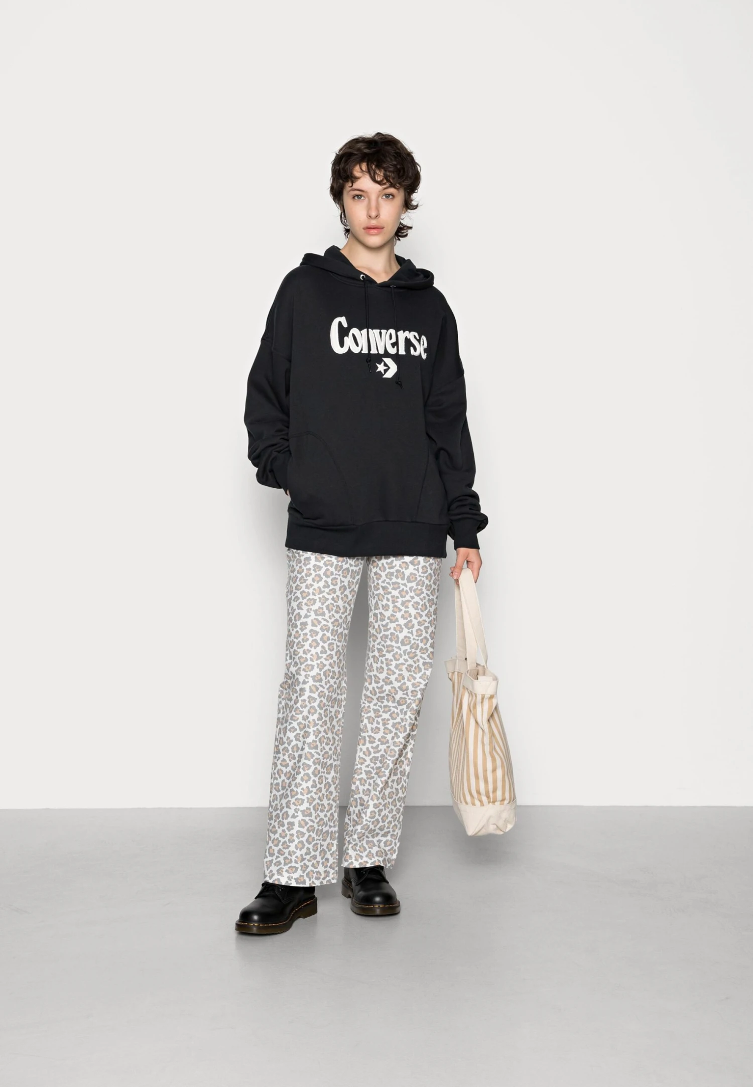 ConverseOVERSIZED HOODIE - Sweatshirt - Converse Black 4 ConverseOVERSIZED HOODIE - Sweatshirt - Converse Black - Bild 2