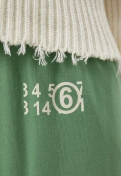 MM6 Maison MargielaPANTS - Träningsbyxor - Clover -Henry Tiger Butik 551db16140ca46d8a7bb4eea56ffa6d0