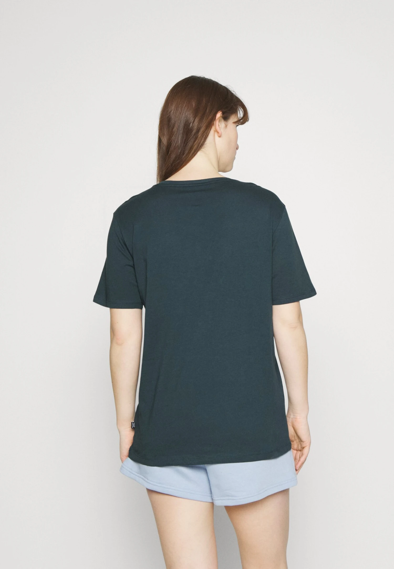 PumaESS LOGO BOYFRIEND TEE - T-shirt Med Print - Dark Night 5 PumaESS LOGO BOYFRIEND TEE - T-shirt Med Print - Dark Night - Bild 3