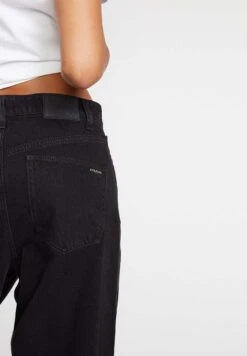 VolcomWEELLOW - Jeans Straight Leg - Black -Henry Tiger Butik 6bdce26133454e60b67804e17bcc6a79
