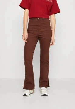 Hollister Co.CURVED SEAM FLARE - Flared Jeans - Braun