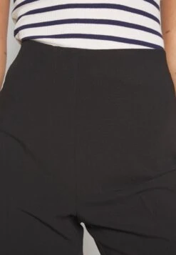 Vero Moda TallVMSANDY STRAIGHT PANT - Chinos - Black -Henry Tiger Butik 82b4a140b9f941138f3e602fa046f570