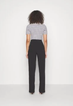 Vero Moda TallVMSANDY STRAIGHT PANT - Chinos - Black -Henry Tiger Butik 96cc6c9838fd4c87872045bcf747cc5a