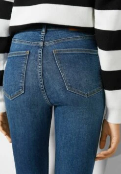 BershkaHIGH WAIST - Jeans Skinny Fit - Dark Blue 9 BershkaHIGH WAIST - Jeans Skinny Fit - Dark Blue -Henry Tiger Butik 9ae6bc0d6b7446a587ea26266b4a7842