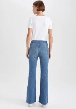 DeFactoFlared Jeans - Blue -Henry Tiger Butik a83cfa061ece4601a3c6b276680f3990