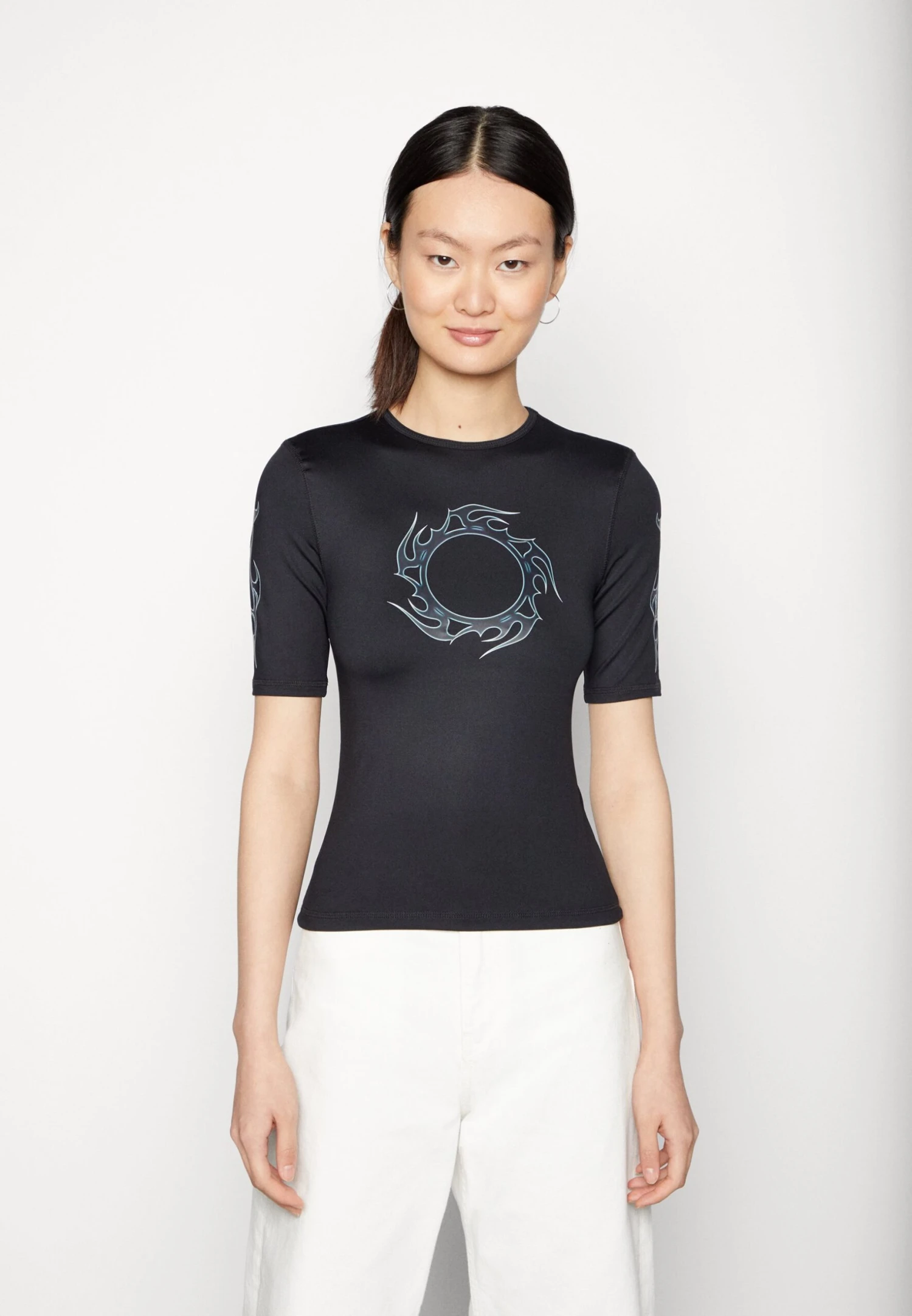 WeekdayTRINITY - T-shirt Med Print - Silver Print 3 WeekdayTRINITY - T-shirt Med Print - Silver Print