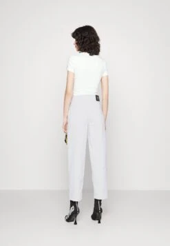 Versace Jeans CoutureBULL FANCY - Jeans Straight Leg - White -Henry Tiger Butik b761ee5d7d784e2b8c0358149f2e2d46