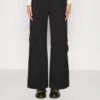 WeekdayNILO TROUSER - Tygbyxor - Black -Henry Tiger Butik b862a0ade7c54a928d11f00c5c9e6c6c