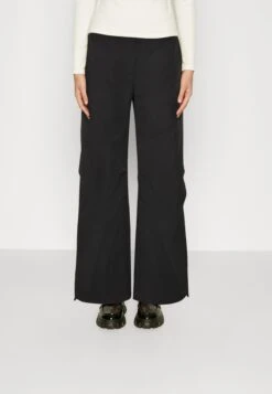 WeekdayNILO TROUSER - Tygbyxor - Black
