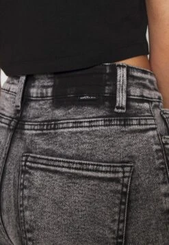 ONLYONLERICA LIFE MID RAW - Jeansshorts - Black Denim -Henry Tiger Butik c0e1980a047e40a9b6192d4e55362c59