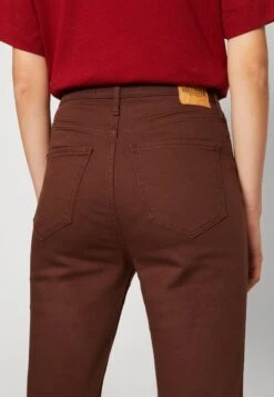 Hollister Co.CURVED SEAM FLARE - Flared Jeans - Braun -Henry Tiger Butik c501c7324e424b0ba4549f930abaac2b