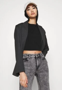 ONLYONLERICA LIFE MID RAW - Jeansshorts - Black Denim -Henry Tiger Butik c521fa3cb5914455bb3f506603723510