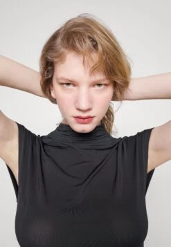 Tiger Of SwedenALITTA - T-shirt - Bas - Black -Henry Tiger Butik c755f1b1e29d4c1b9477b34f0b758c26