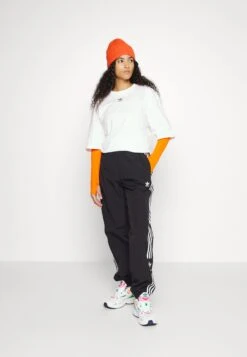 Adidas OriginalsCLASSICS LOCK UP TRACK PANTS - Träningsbyxor - Black 13 Adidas OriginalsCLASSICS LOCK UP TRACK PANTS - Träningsbyxor - Black -Henry Tiger Butik ced10bd2bb3d4301ba116c01f6715fb7