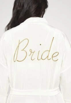 ONLYONLGINA BRIDESMAID - Morgonrock - Cloud Dancer -Henry Tiger Butik d5ff7fcea62e49e6aa9e18a55ffa4b5f