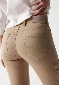 Salsa JeansSECRET GLAMOUR PUSH IN CROPPED - Jeans Slim Fit - Beige -Henry Tiger Butik e3d486575cf14b42b1c5d275c008fbd1