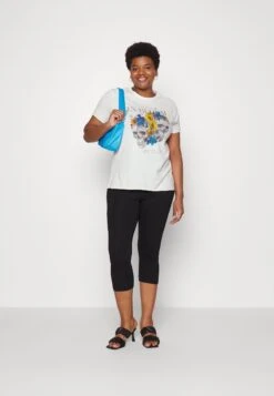 ONLY CurveONCLILI SKULL - T-shirt Med Print - Cloud Dancer Skull 8 ONLY CurveONCLILI SKULL - T-shirt Med Print - Cloud Dancer Skull -Henry Tiger Butik ed80e770e42d45f8857077c7c39ff375