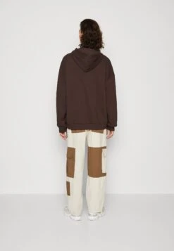 YOURTURNUNISEX - Sweatshirt - Brown -Henry Tiger Butik ee455f8efef94f49aaad79f7d5724f63