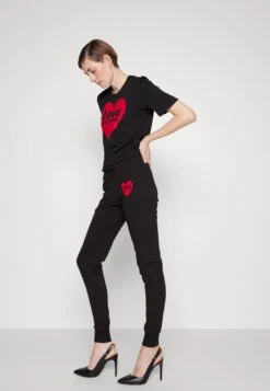 Love MoschinoT-shirt Med Print - Black -Henry Tiger Butik f851aae218d44982b7747a5139ba8346