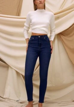 PULL & BEAR PULL&BEARWITH HIGH WAIST - Jeans Skinny Fit - Dark Blue -Henry Tiger Butik f96a57f9fc2141b592555b5bfb29a052