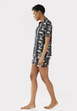 Chelsea PeersCÔTE DAZUR BUTTON UP SET - Pyjamas - Navy 13 Chelsea PeersCÔTE DAZUR BUTTON UP SET - Pyjamas - Navy -Henry Tiger Butik f9e2aa753d3649bc8f6720bb77cca714