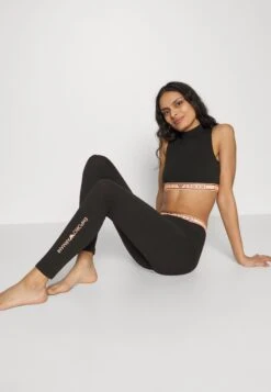 Emporio ArmaniCROP TOP - Pyjamasöverdel - Nero 11 Emporio ArmaniCROP TOP - Pyjamasöverdel - Nero -Henry Tiger Butik ffc4279863494fa4a3a689dae024a16e